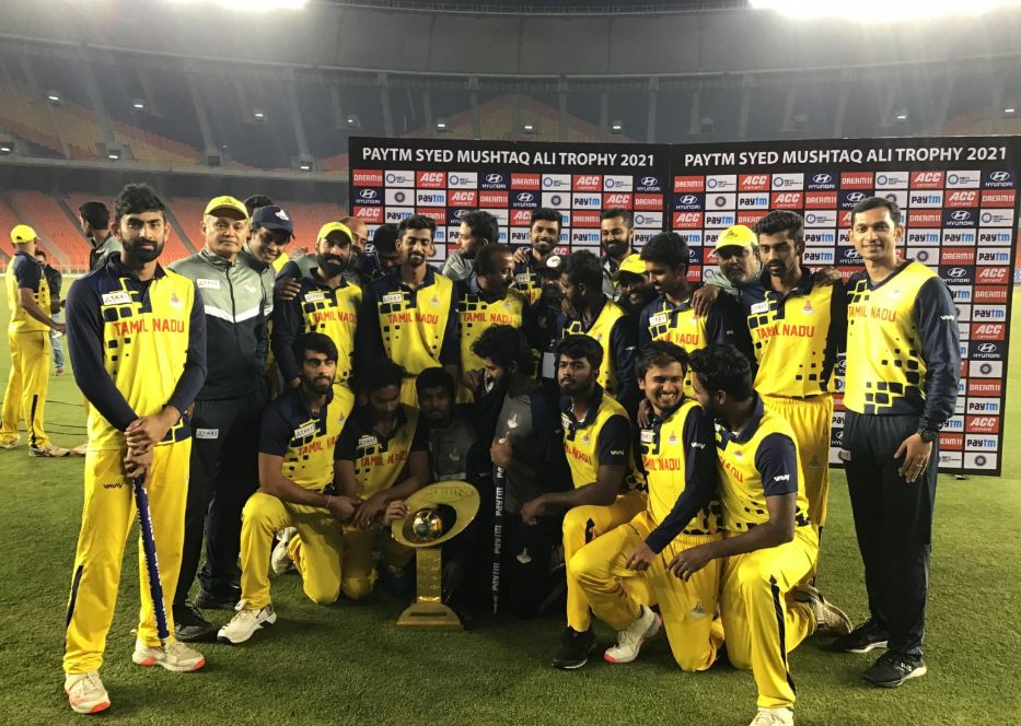 WATCH: Karthik’s men celebrate to “Vaathi Coming” after Syed Mushtaq Ali Trophy win