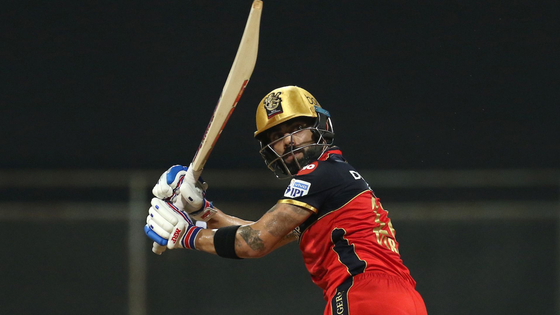 Virat Kohli becomes first player to reach 6000 IPL runs 