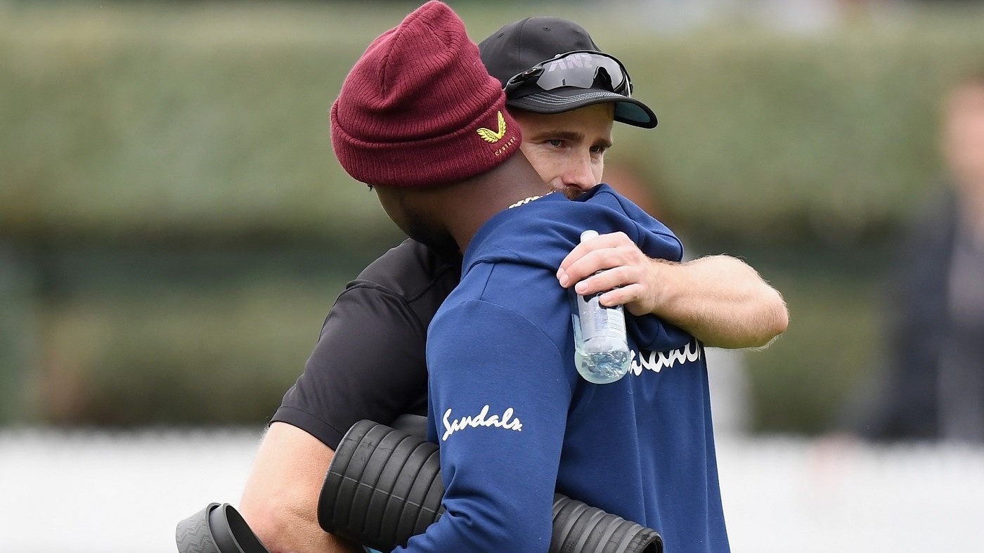 Kane Williamson’s heartwarming gesture to Kemar Roach wins Twitter