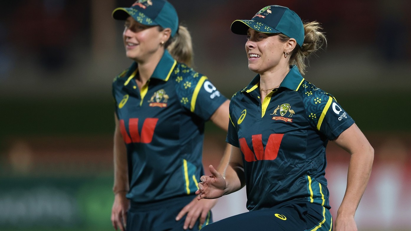 Australia Opt to Bowl in Rain-Shortened Third T20I Against New Zealand