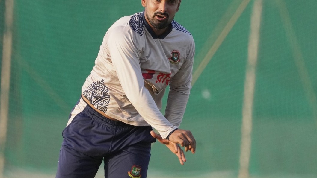 Bangladesh to face Pakistan in semis after washout