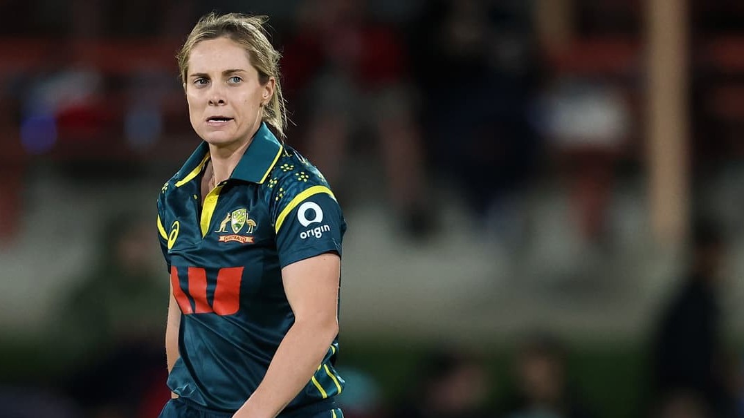 Aussies survive almighty scare as late collapse sparks T20 thriller