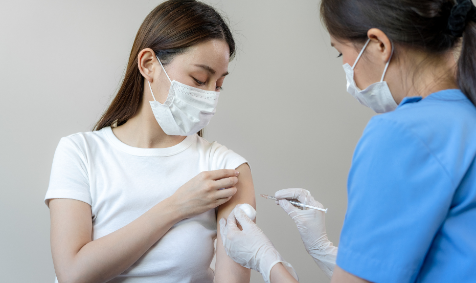 Vaksin Dewasa: Pentingnya Imunisasi untuk Kesehatan Optimal