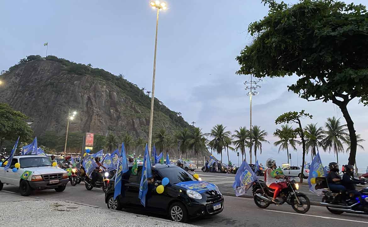 巴西：質問民眾或歌頌大愛，候選人比選民更「激情」