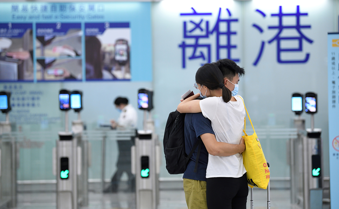 习近平独裁暴政观察：說好的 50 年不變，才走一半已面目全非──當移民與背叛劃上等號，港人應何去何從？