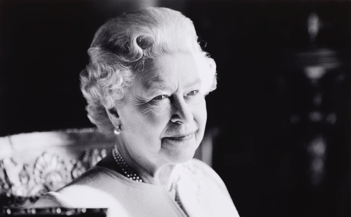 英國女王伊麗莎白二世（1926-2022）：超越黨派政治的國家象徵、橫跨二戰到疫情的時代巨人