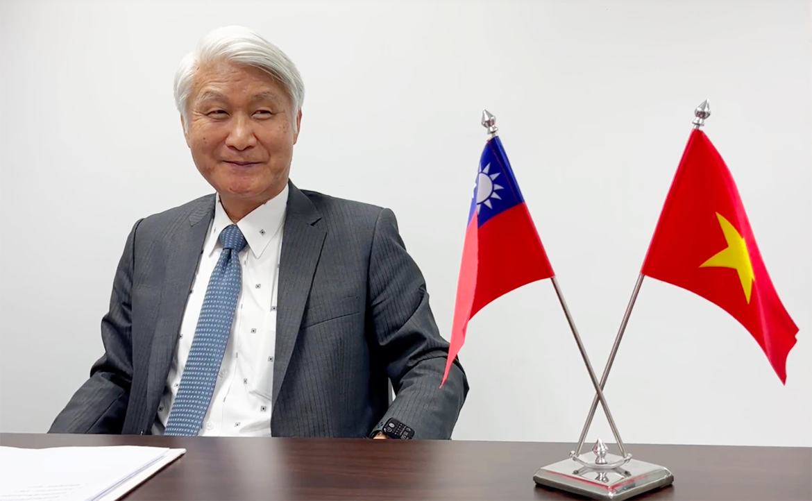 打破「傳產」偏見，看見全球搶攻的亞洲潛力股──駐越南大使石瑞琦：台灣年輕人「卡位」趁現在｜《換》人說說看｜換日線