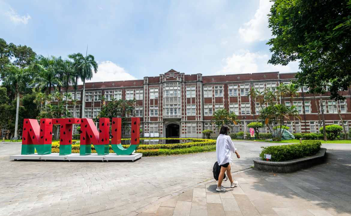 全臺唯一的「社會教育學系」，不是在培養社會科老師？課程規劃與出路大公開！
