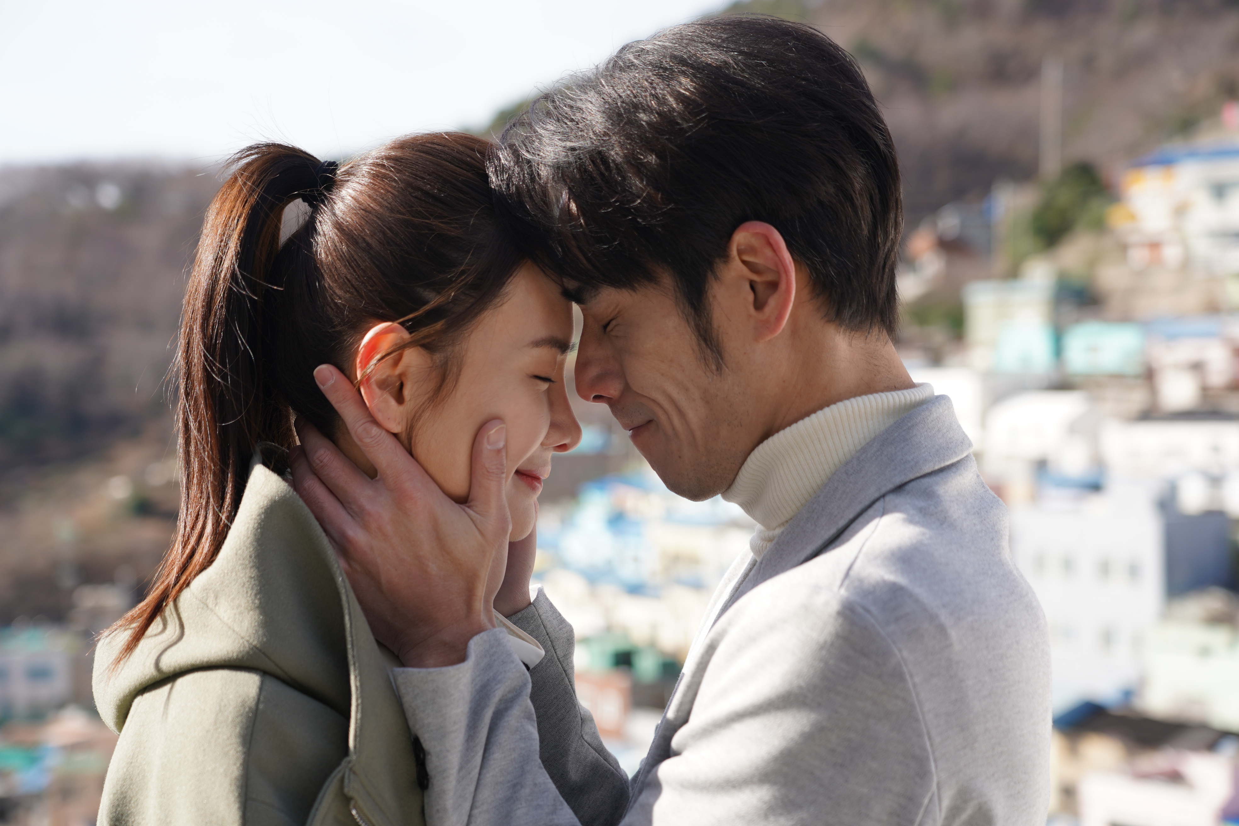 安心亞與黃騰浩在《女孩上場2》飾演一對有遺憾的戀人。（圖／客家電視台、魔幻時刻電影提供）