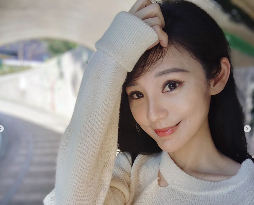 吳依潔被封為「最美主播」。(圖/翻攝自吳依潔 IG)
