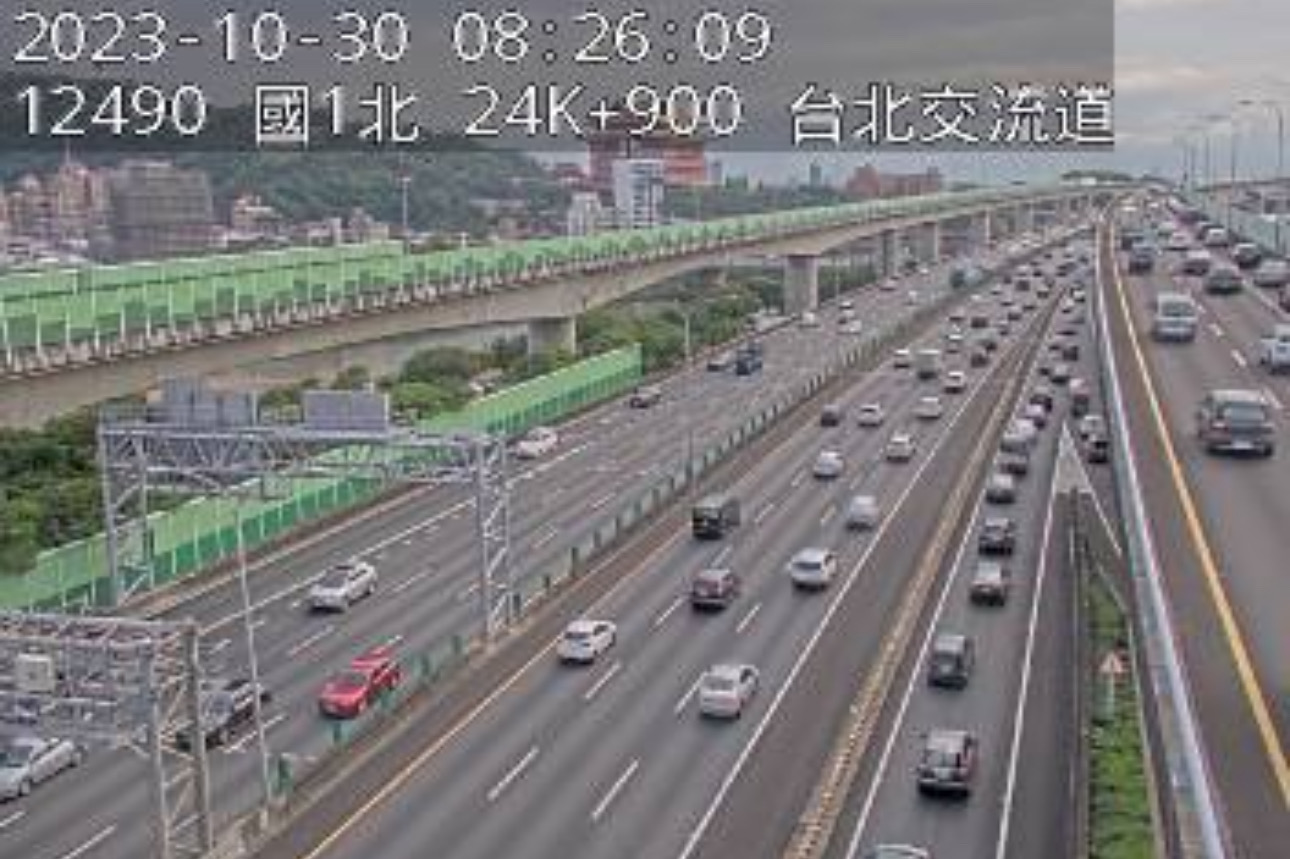 國1北上圓山路段2車追撞車流回堵。（圖／翻攝自國道即時網）