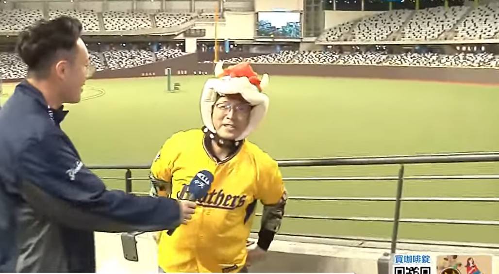 球迷等了30年終於圓夢。(圖/中天新聞)