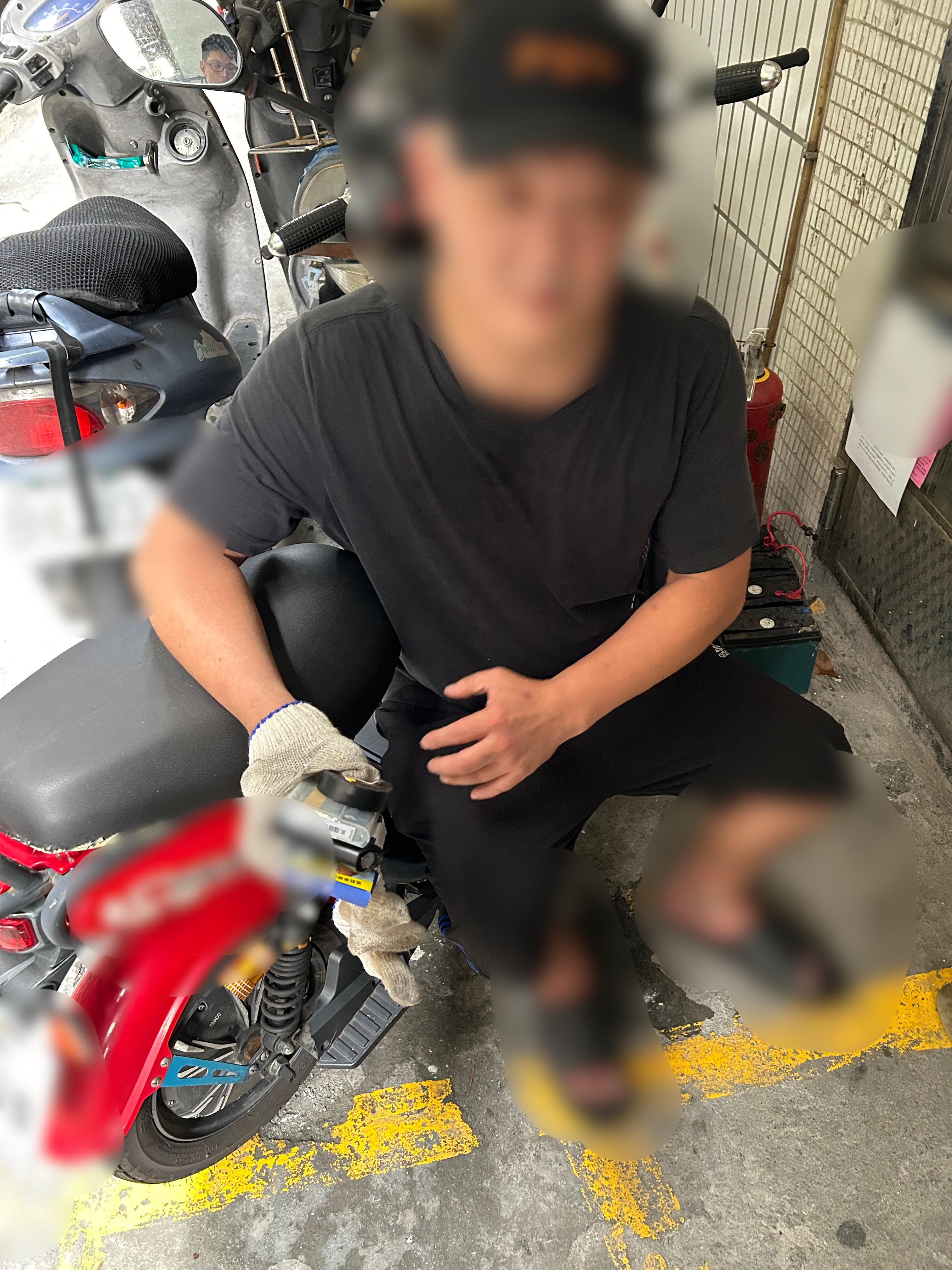嫌犯遭警方逮捕到案。（圖／翻攝畫面）