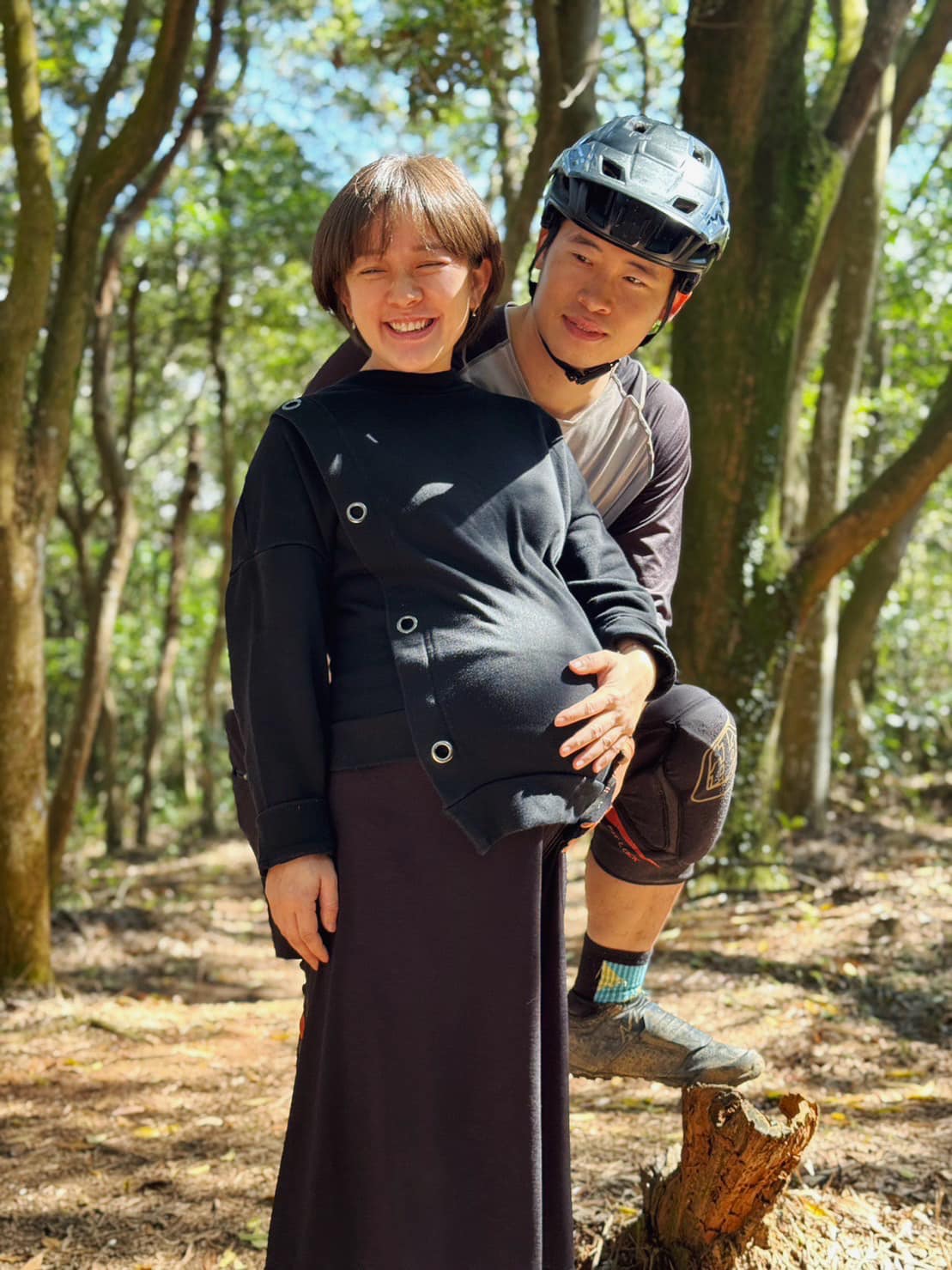 林彥君（左）和越野車國手「阿丹」江勝山結婚。（圖／翻攝自林彥君151&nbsp;臉書）