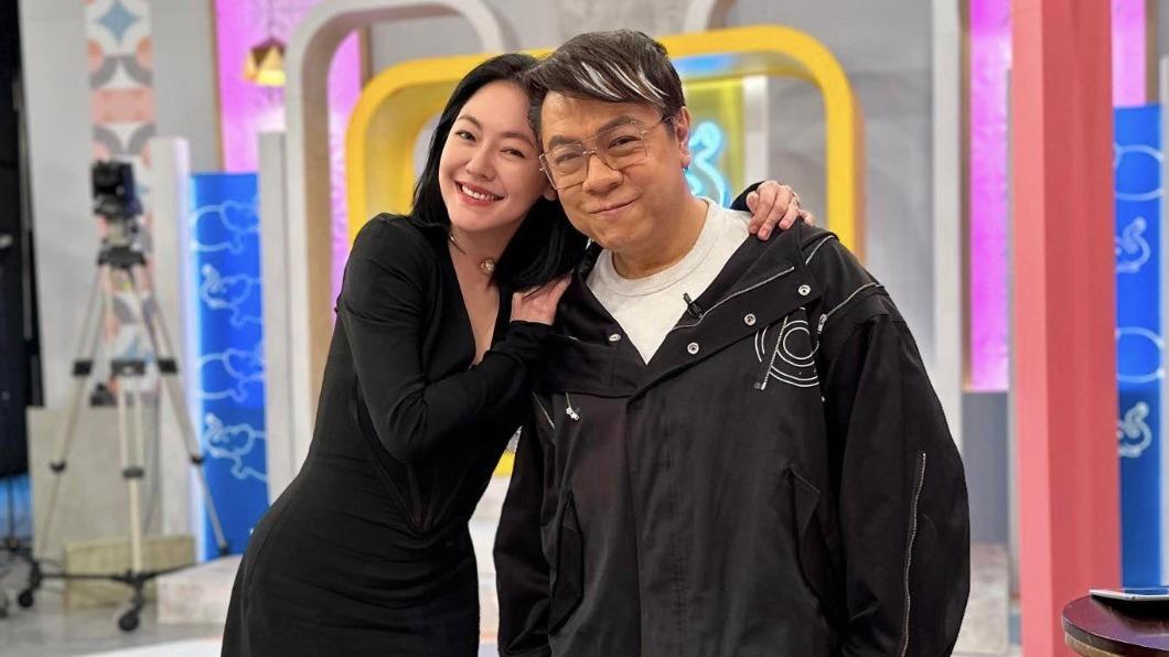 《康熙來了》由小S（左）、蔡康永主持，至今仍是觀眾心中的經典節目。（圖／翻攝自小S 臉書）