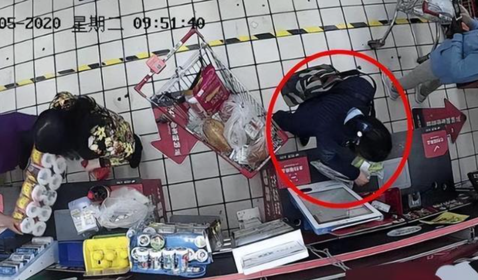 女律師自助結帳時故意少刷商品,前後犯案多達30次。(圖/翻攝微博)