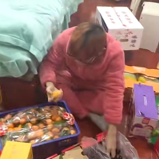 許多青少年禁不住誘惑,過年還沒到就先將年貨吃得精光。(圖/翻攝三湘都市報)