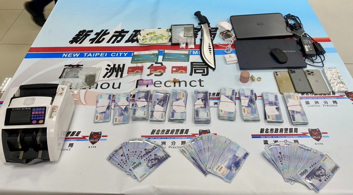 警方查扣贓款等相關贓證物。(圖/翻攝畫面)