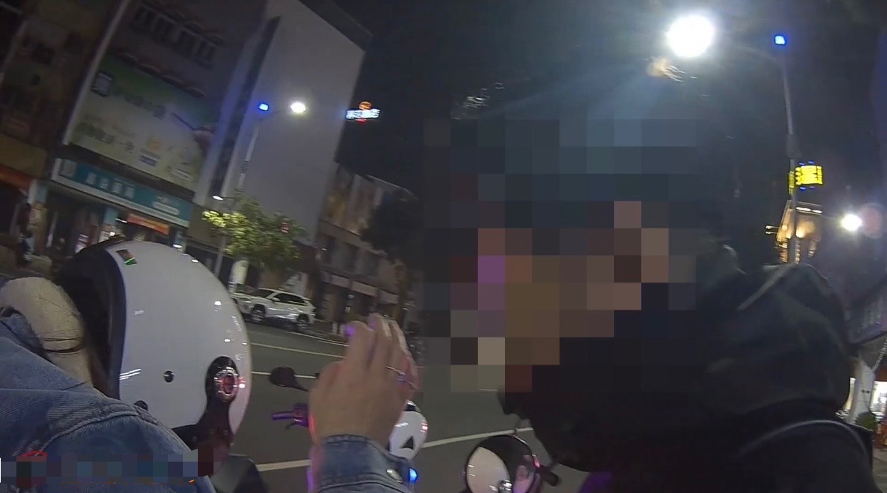 陳男酒駕被抓，無奈對妻子大喊：「拜託妳醒一醒好不好！」（圖／翻攝畫面）