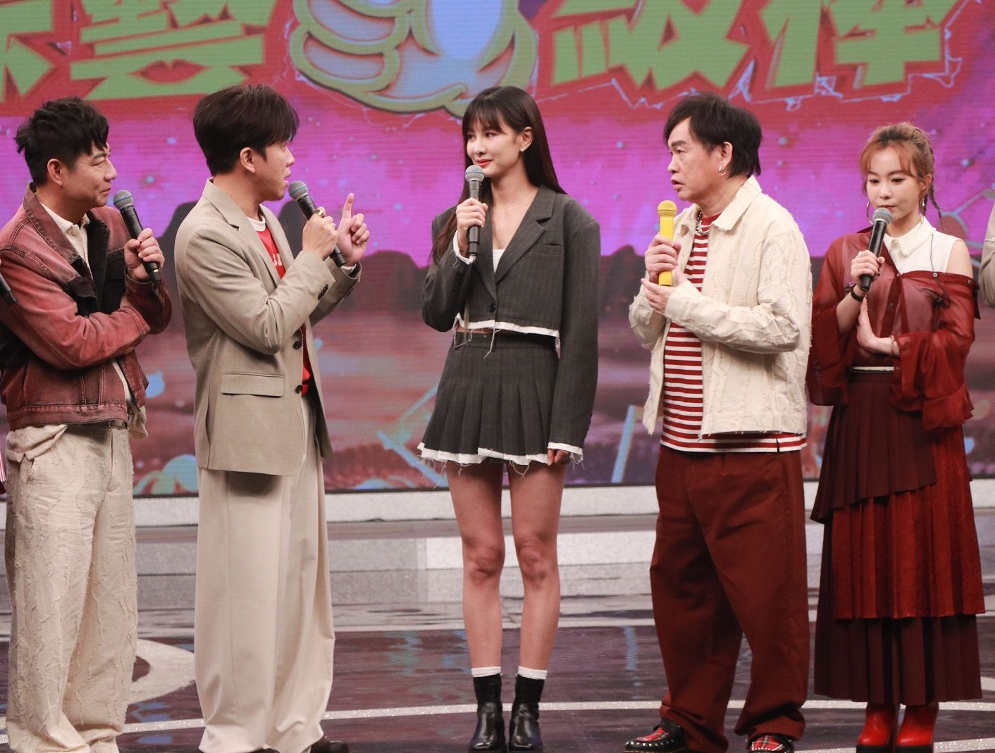 《綜藝一級棒》（左起）陳隨意、許志豪、安心亞、康康、杜忻恬、李子森。（圖／中視 提供）