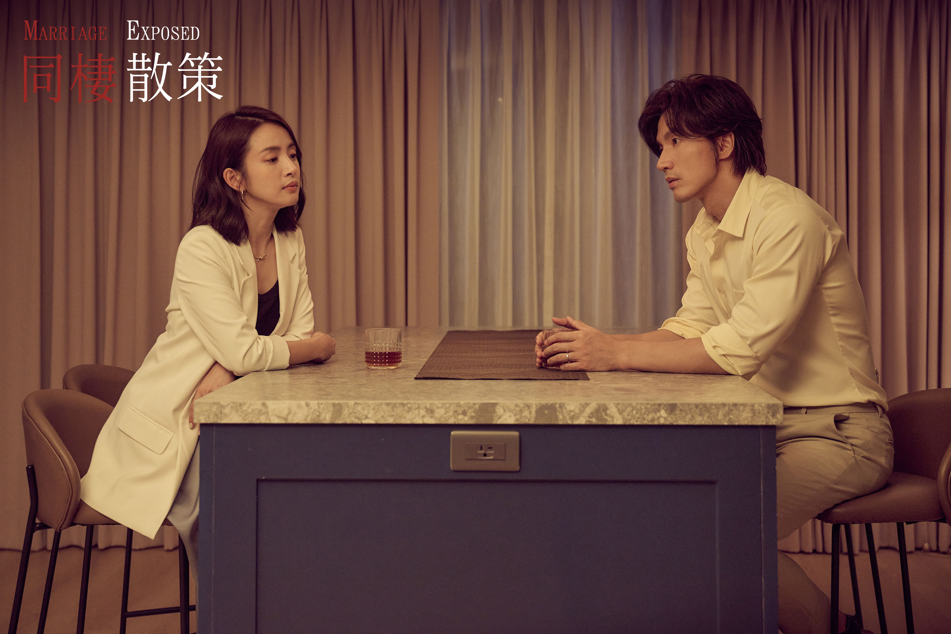 林依晨（左）與言承旭（右）在《同棲散策》首度合作。（圖／時創影業提供）