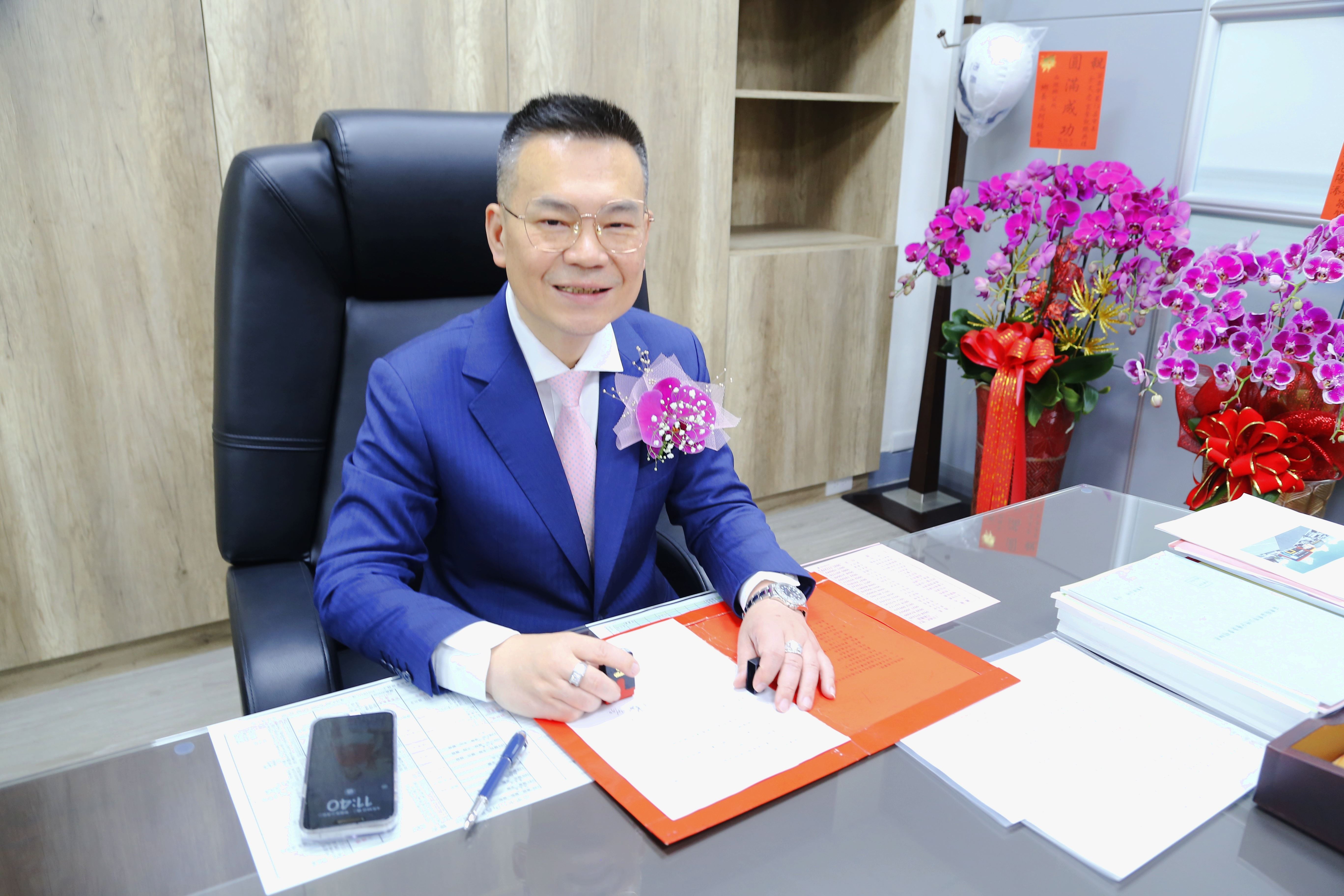 苗栗市長余文忠。(圖/翻攝苗栗市公所官網)