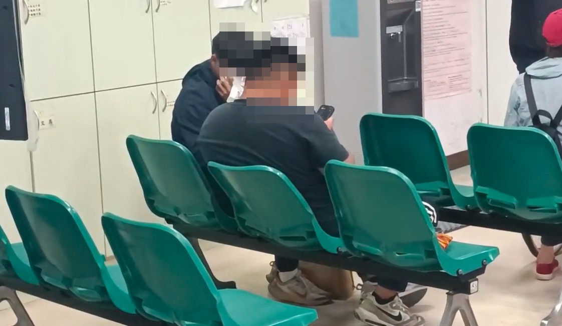 受傷學生在醫院接受治療。（圖／翻攝畫面）