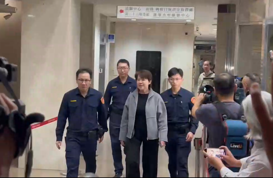 黃珊珊8日訊後請回。（圖／中天新聞）