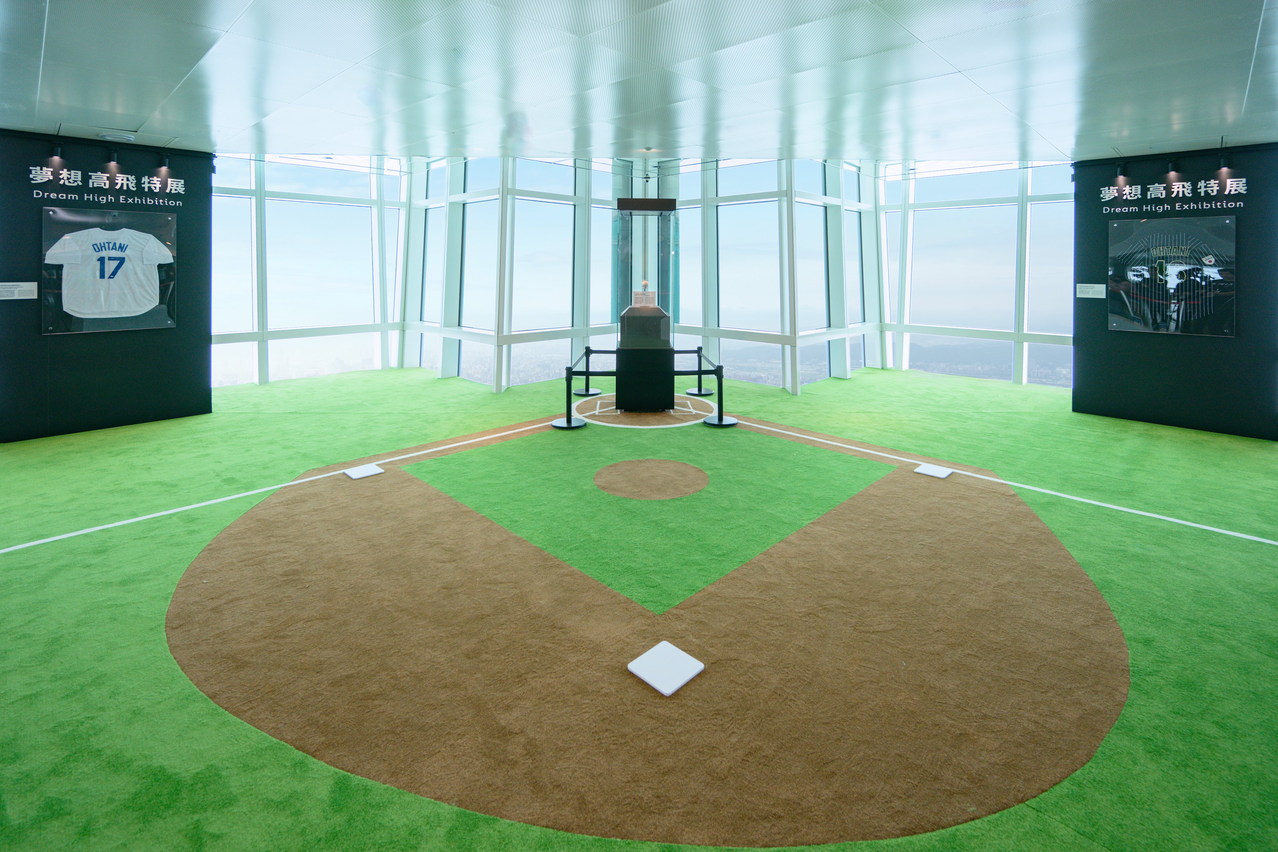 大谷50轟球在101展出。(圖/翻攝自MLB社群平台X)