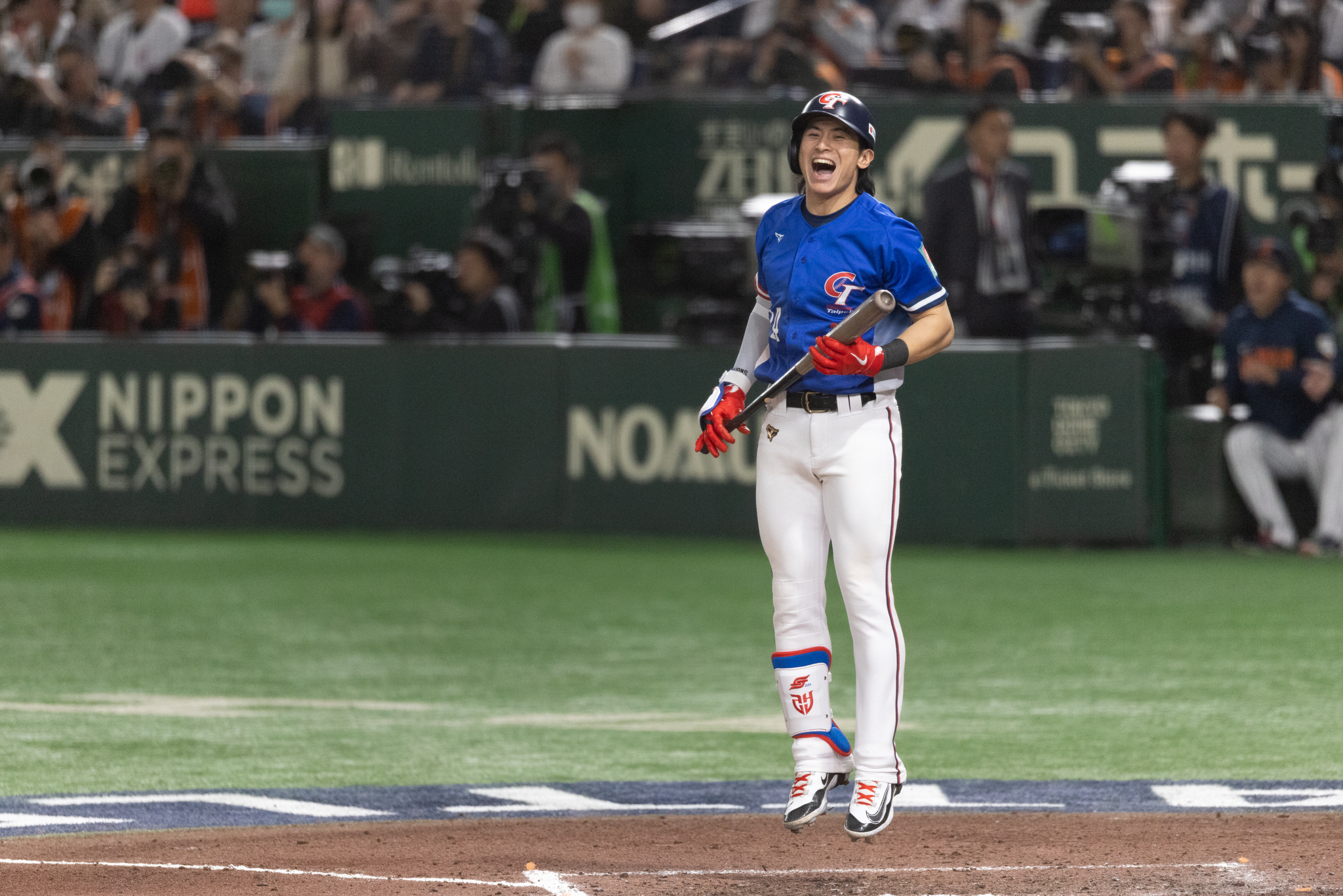 陳傑憲奪下大會MVP、最佳陣容外野手、最佳防守球員和打擊王4項個人獎項。(圖/WBSC提供)