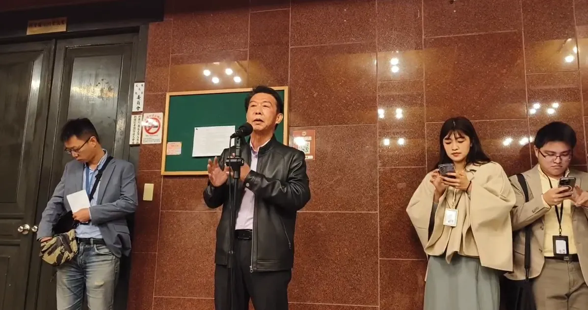 有綠營議員透露，賴清德有意將新台幣500元更換為中華隊冠軍隊形象，許智傑表態予以支持。（圖／陳弘美攝）