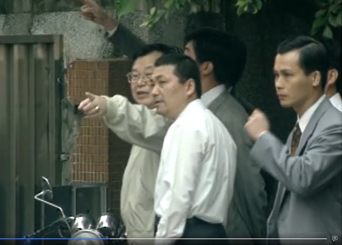 侯友宜在1998年公車挾持案現場指揮。（圖／翻攝侯友宜臉書）