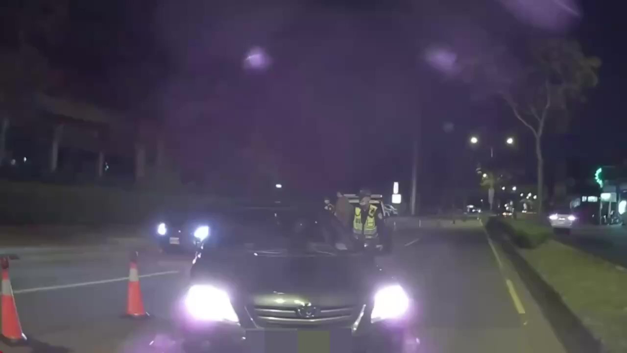新北樹林分局路檢攔查可疑車輛，聞到車內有毒品氣味。（圖／翻攝畫面）