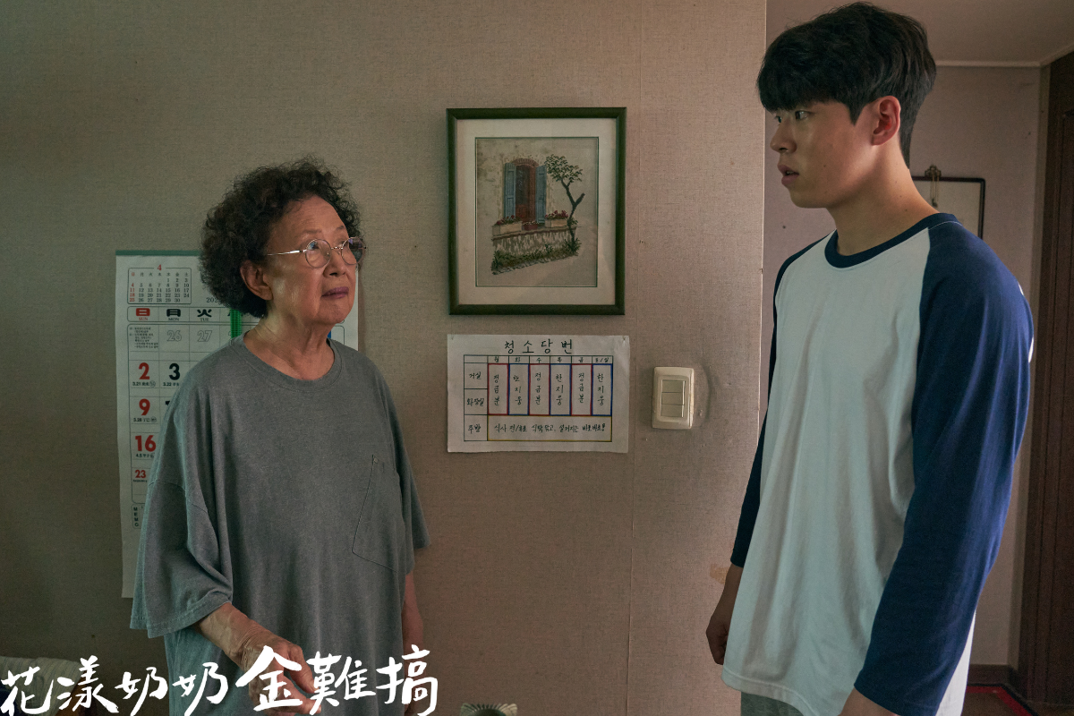 羅文姬在電影《花漾奶奶金難搞》演出難相處又執拗的房東奶奶。(圖/鴻聯國際開發提供)