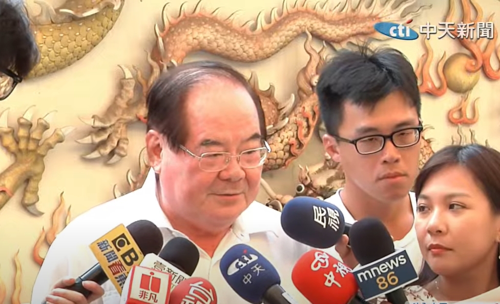 李乾隆2日強調國民黨對藍白合會堅持到最後,但現在不是家大業大,柯文哲「做弟弟的不能予取予求」。(圖/中天新聞)