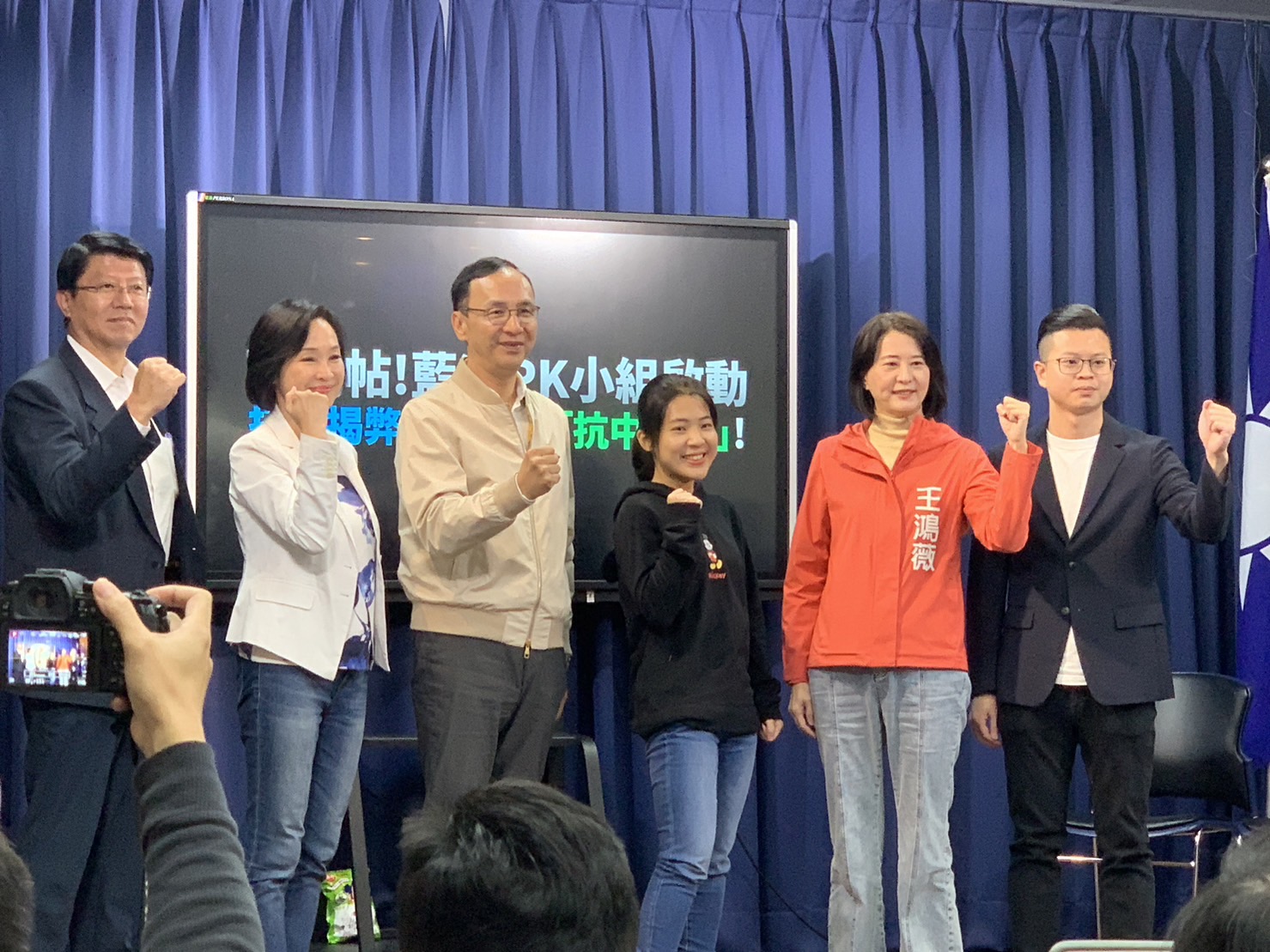 國民黨18日發表「PK小組」叫戰民進黨,記者會由謝龍介、柯志恩、朱立倫、徐巧芯、王鴻薇、凌濤(由左至右)代表出席。(圖/記者羅志華攝)