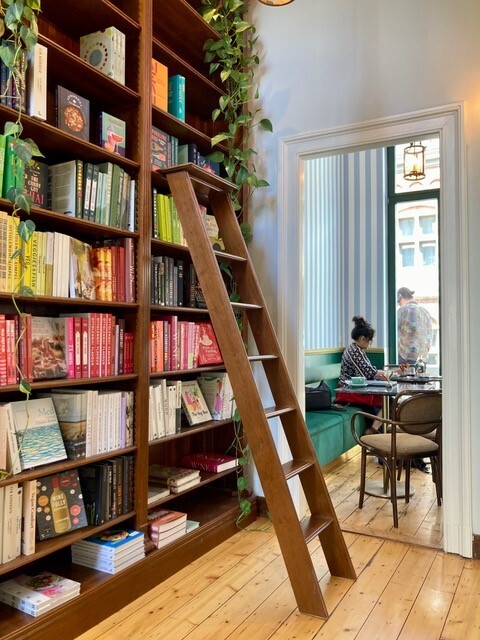 AL Books Wine 2