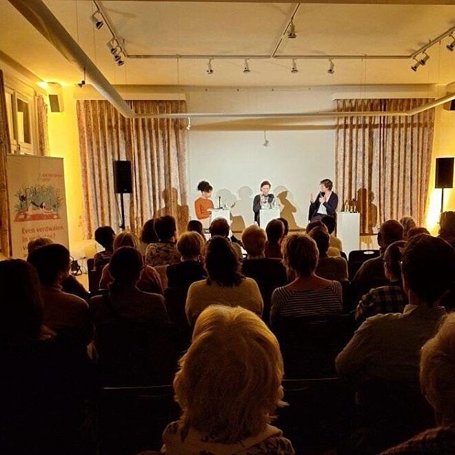 Drie straffe zaal