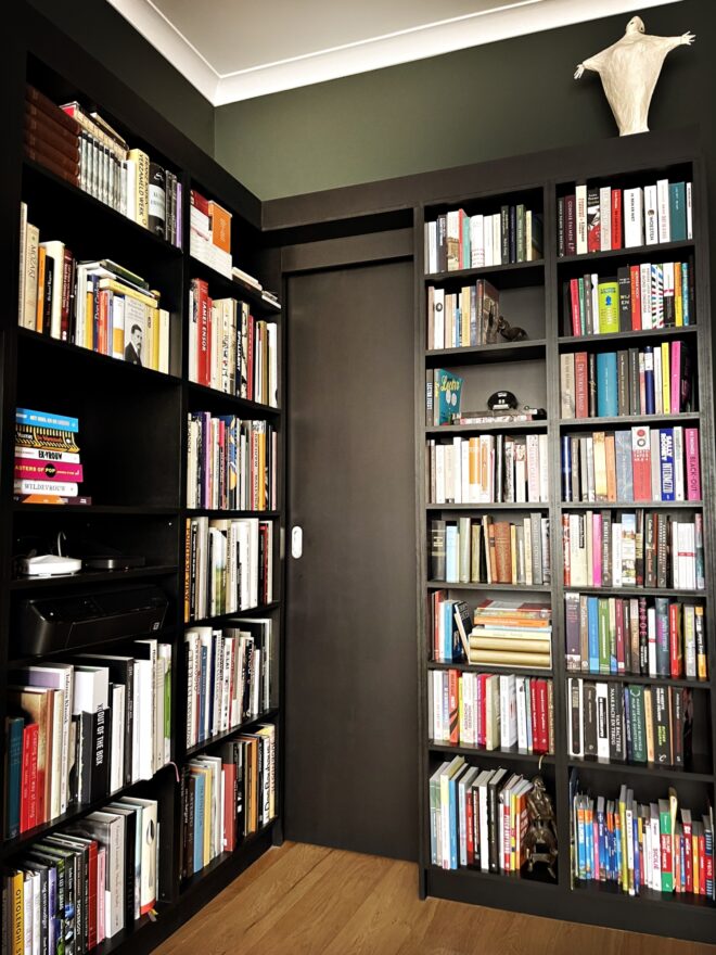 De boekenkast van Cara Van der Auwera