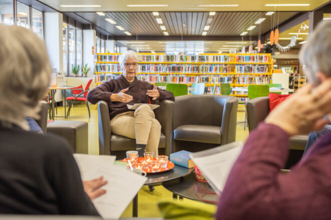 De Bib Leuven zoekt begeleiders voor Samenlezen met meertaligen