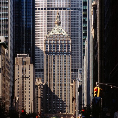The Helmsley Building carries vehicular traffic through its base: traffic exits and enters the Park Avenue Viaduct through two portals passing under the building