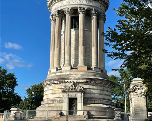 In 1899, New York Governor Theodore Roosevelt laid the cornerstone of the monument, 6 years after the Board of Commissioners was formed, and 34 years after the surrender of the chief Confederate army under Robert E. Lee to General Ulysses S. Grant