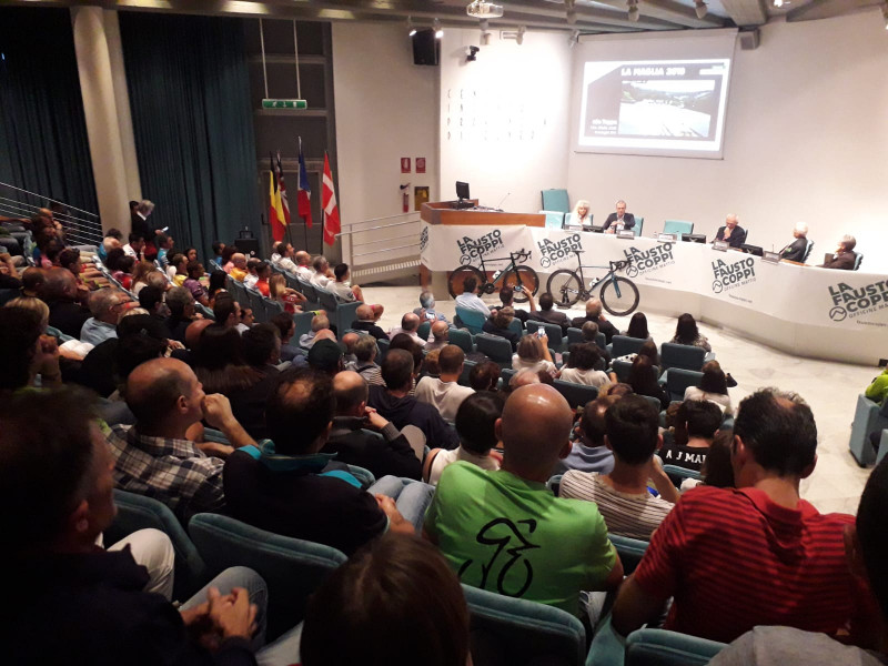 incontri uniformi contattateci