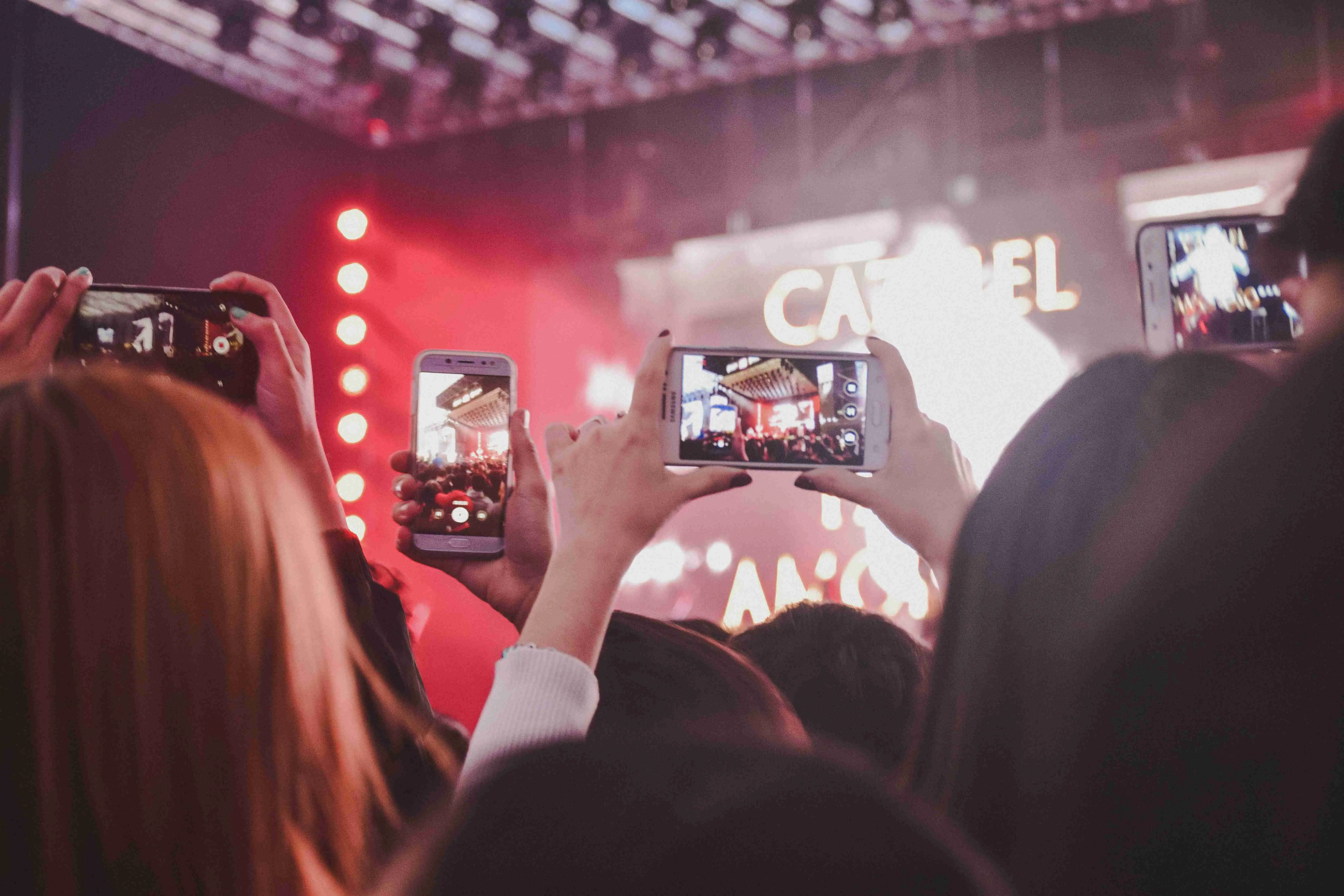 FOMO vs JOMO: Saatnya Nikmati Hidup Tanya Takut Ketinggalan