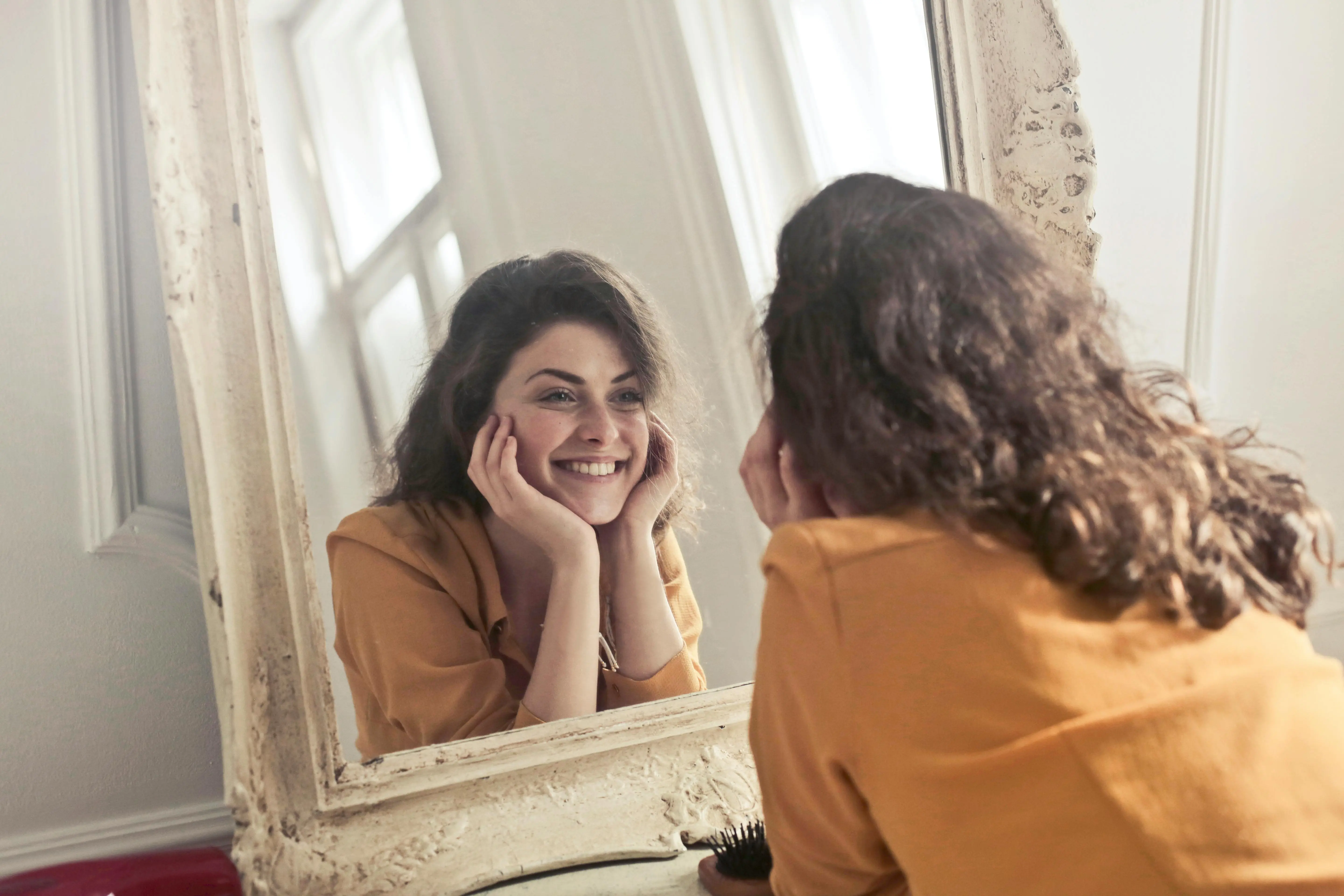 Narsistik Nggak Sama dengan Self-Love, Bro!