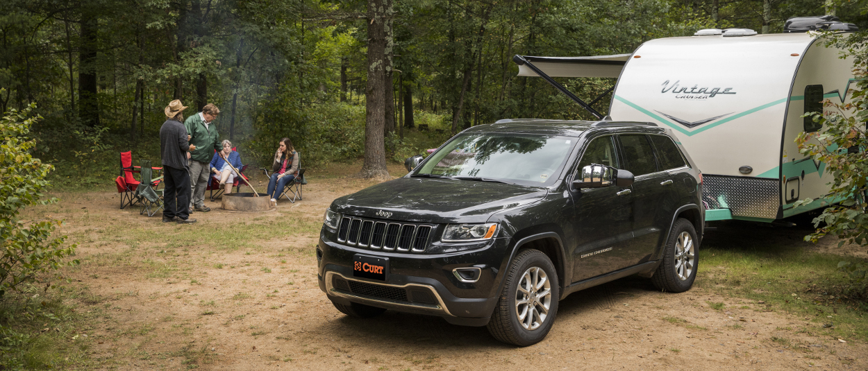 CURT trailer hitches - family camper at the campsite - Jeep Cherokee CURT trailer hitches - family camper at the campsite - Jeep Cherokee