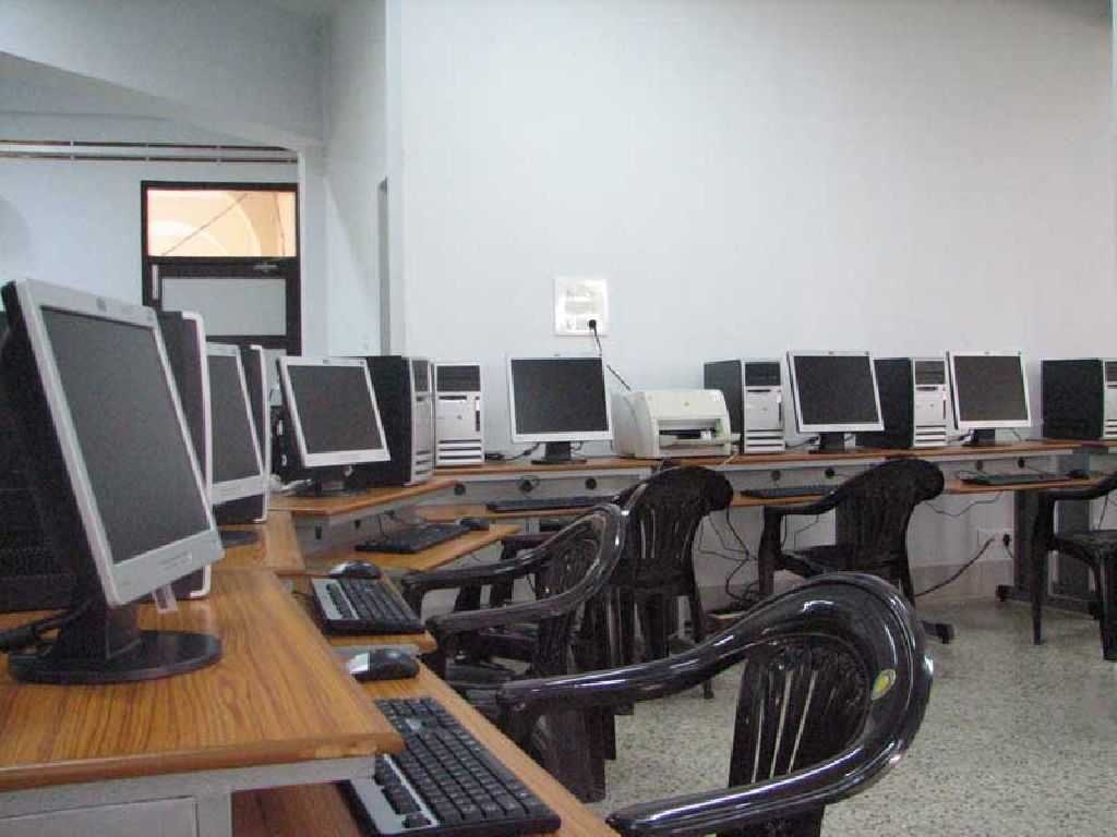 image of computerroom