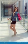 image of people_shopping