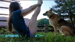 image of people_play_with_dog