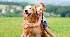 image of people_play_with_dog
